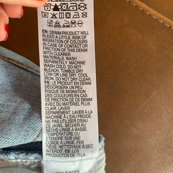 EUC Womens Billabong Size 28  Jean Shorts Women - Distressed - Picture 6 of 10